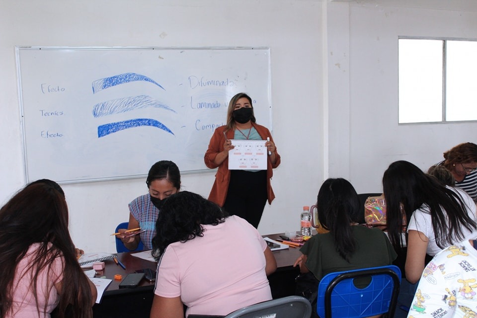 Imparte el ICATEGRO cursos de capacitación para el trabajo en seis municipios Imparte el ICATEGRO cursos de capacitación para el trabajo en seis municipios