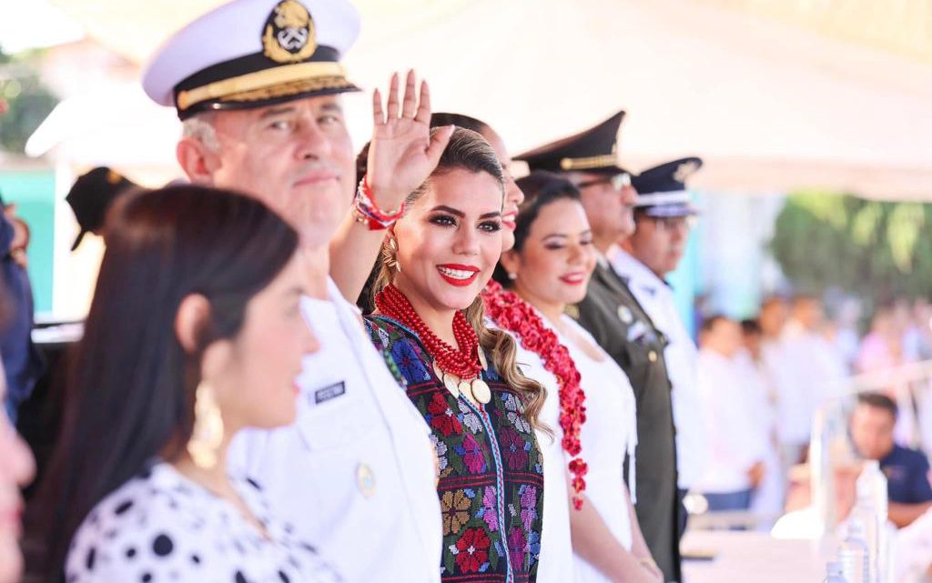 Asiste Evelyn Salgado a la ceremonia y desfile cívico-militar por el 233 Aniversario del Natalicio del General Juan Álvarez