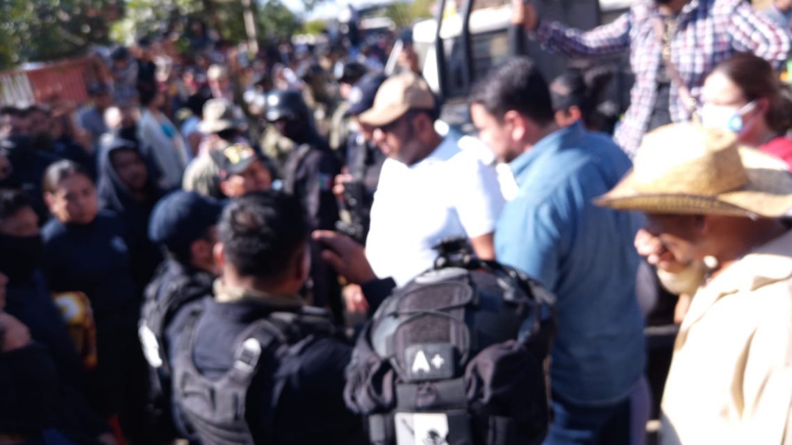 Dialoga gobierno estatal con pobladores de las comunidades de Santa Rosa y El Parotal en la Costa Grande Dialoga gobierno estatal con pobladores de las comunidades de Santa Rosa y El Parotal en la Costa Grande
