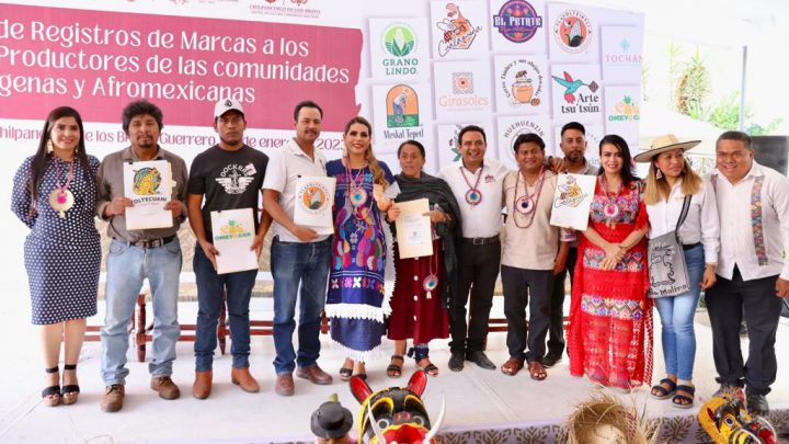 Reciben registro de marca 23 empresas de artesanos y productores indígenas y afromexicanos de Guerrero