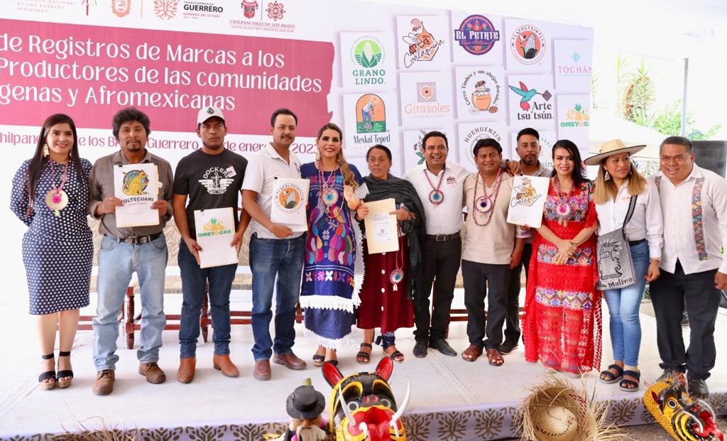 Reciben registro de marca 23 empresas de artesanos y productores indígenas y afromexicanos de Guerrero