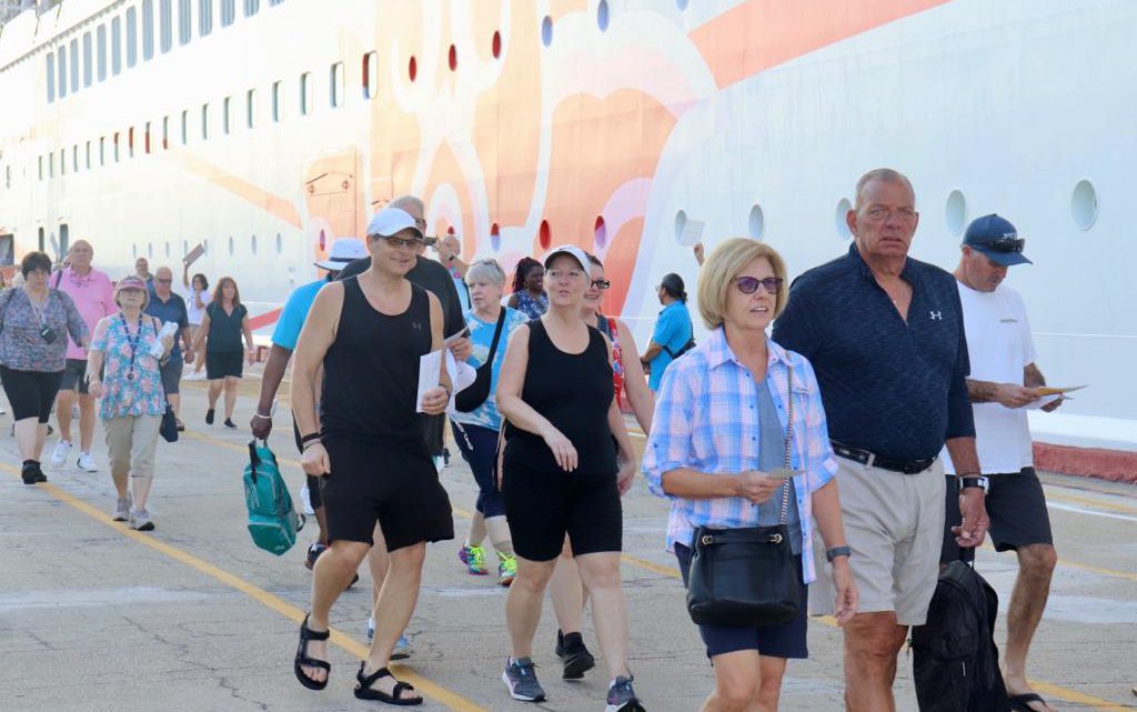 Recibe Acapulco el 14º crucero de la temporada con 5,233 turistas