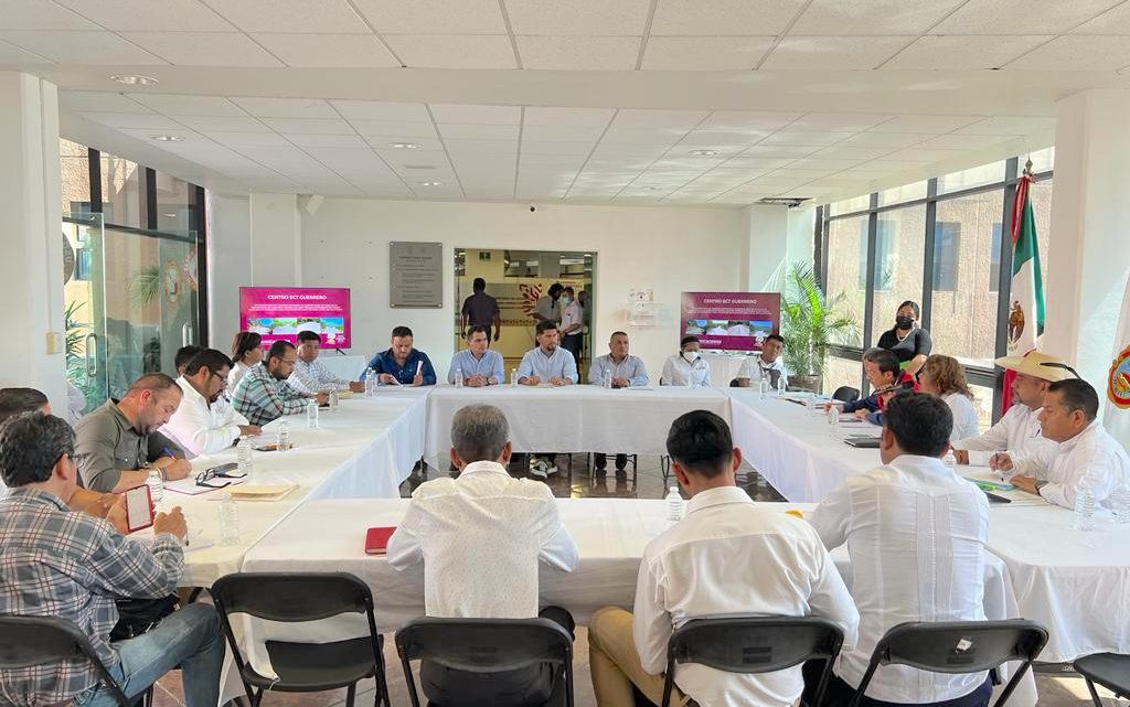 Prepara gobierno de Guerrero gestiones de caminos artesanales para la región de la Sierra