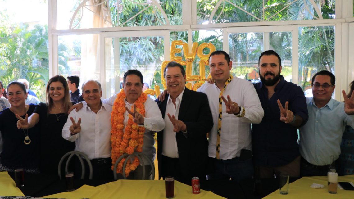 ¡Festejo con olor a destape! Arropan a Evodio líderes de diferentes partidos en su cumpleaños