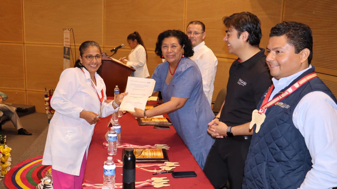 Entregan reconocimientos al “Merito Odontológico en el Estado de Guerrero” en el marco del Día Nacional del Odontólogo. Entregan reconocimientos al “Merito Odontológico en el Estado de Guerrero” en el marco del Día Nacional del Odontólogo.
