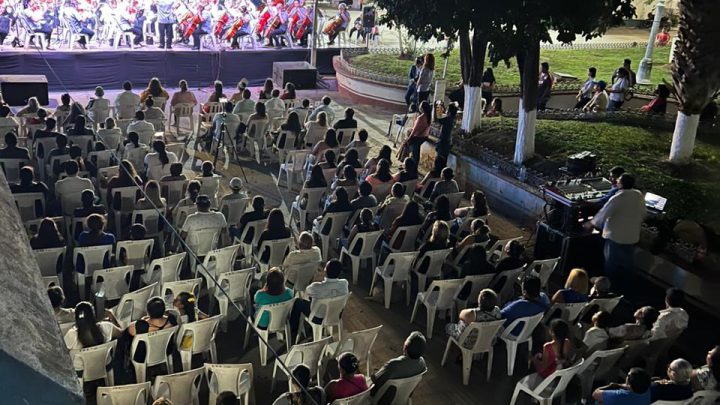 El pueblo de Atenango del Río recibe a la Orquesta Filarmónica de Acapulco