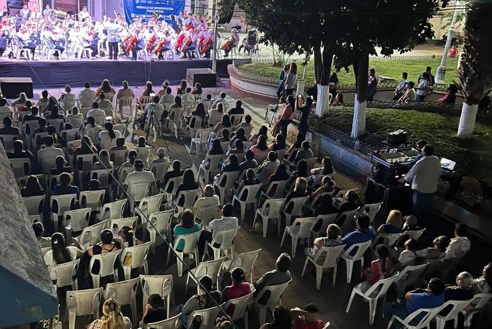El pueblo de Atenango del Río recibe a la Orquesta Filarmónica de Acapulco