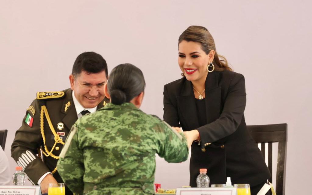 Reconoce Evelyn Salgado trabajo y lealtad de las y los soldados con Guerrero Reconoce Evelyn Salgado trabajo y lealtad de las y los soldados con Guerrero