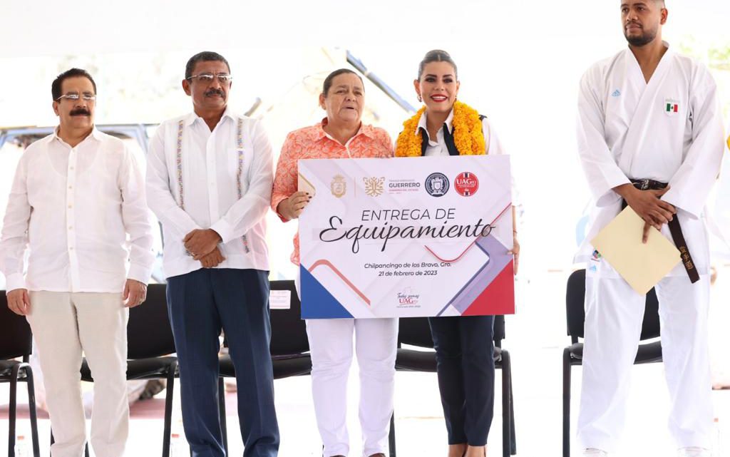 Evelyn Salgado da banderazo de inicio a remodelación de la pista de atletismo del Estadio Universitario de la UAGro Evelyn Salgado da banderazo de inicio a remodelación de la pista de atletismo del Estadio Universitario de la UAGro