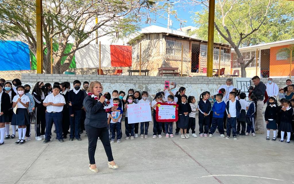 Entrega SDUOPOT obra de infraestructura educativa en la primaria Leona Vicario en Chilpancingo Entrega SDUOPOT obra de infraestructura educativa en la primaria Leona Vicario en Chilpancingo