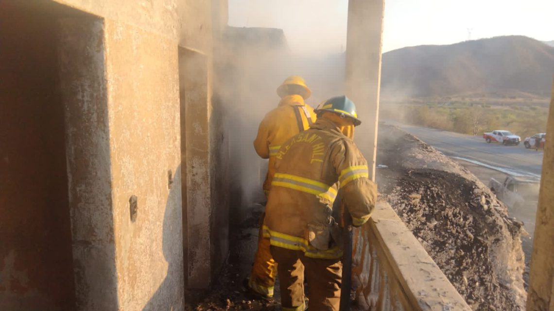 Personal de la SGIRPCGRO, atienden incendio de pipa en Mezcala