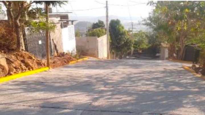 Pavimenta el estado  calle en colonia Alto de Miramar en Acapulco