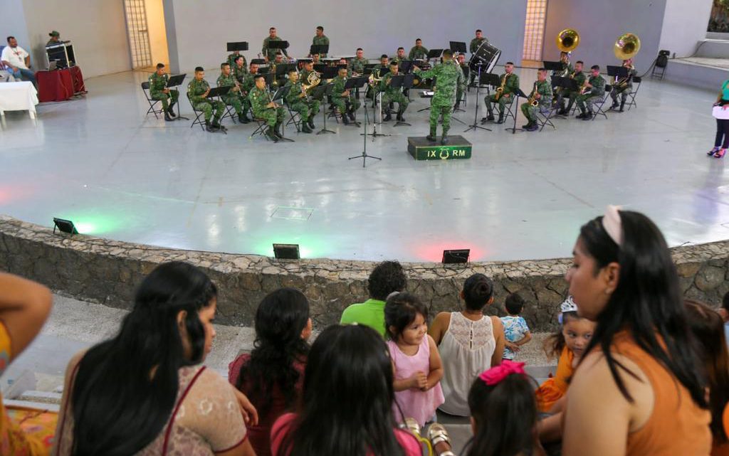 Festejan a menores  por el Día de la Niñez en el Parque Papagayo de Acapulco