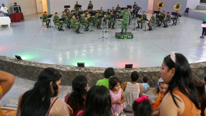 Festejan a menores  por el Día de la Niñez en el Parque Papagayo de Acapulco