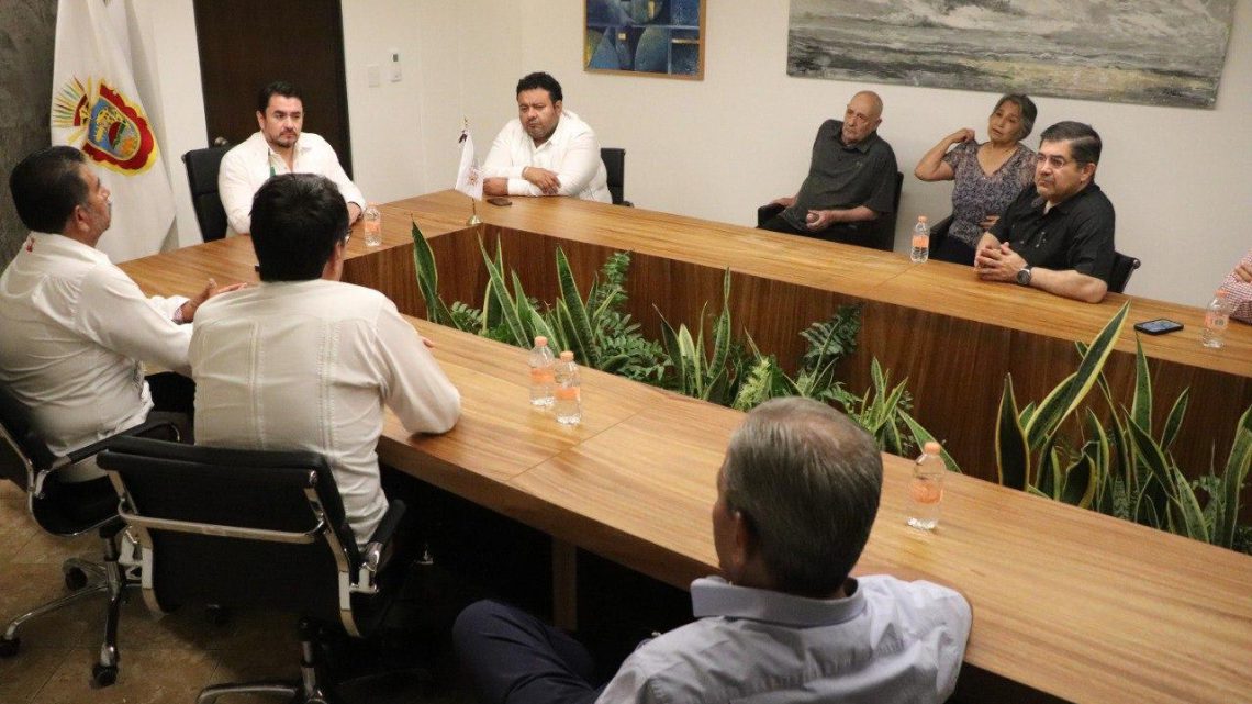 Se reúne Reynoso Núñez con integrantes del Movimiento Antorchista Nacional