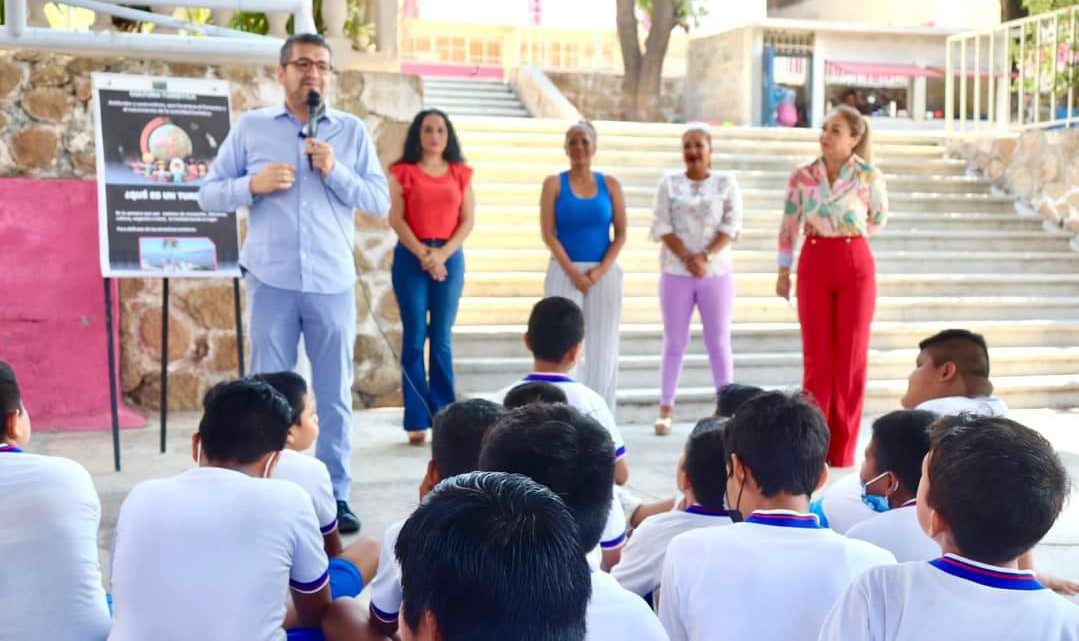 Da Sectur pláticas de turismo a niños de escuelas en Guerrero