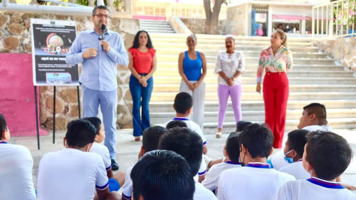 Da Sectur pláticas de turismo a niños de escuelas en Guerrero