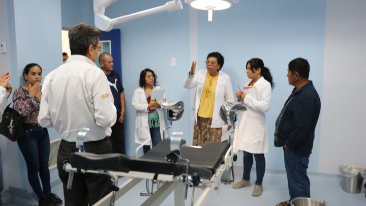 Revisan SSG e IMSS Bienestar gira de reconocimiento de Unidades Médicas en Costa Chica