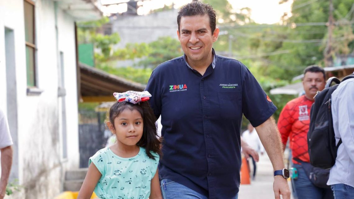 Alcalde Jorge Sánchez Allec inaugura pavimentaciones, estacionamiento y parque en la colonia Morelos