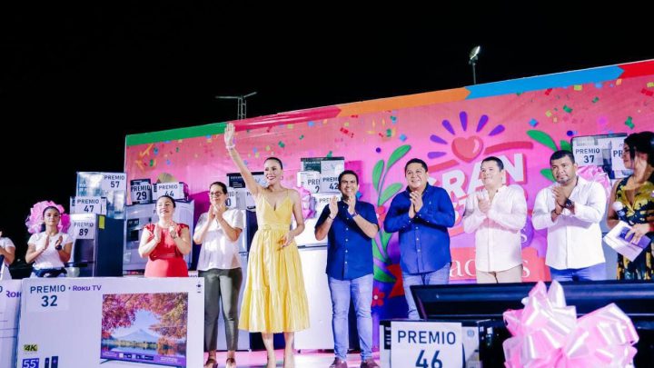 Gobierno de Zihuatanejo celebró en grande a las mamás