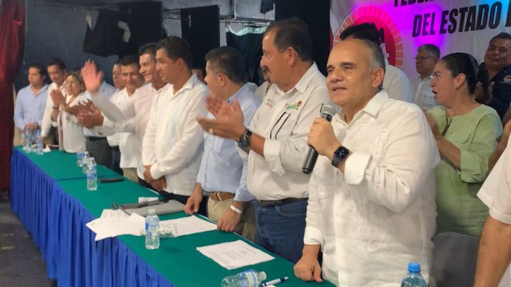 Asiste el Senador Manuel Añorve a la toma de protesta de Rodolfo Escobar como Secretario General de la CTM en Guerrero