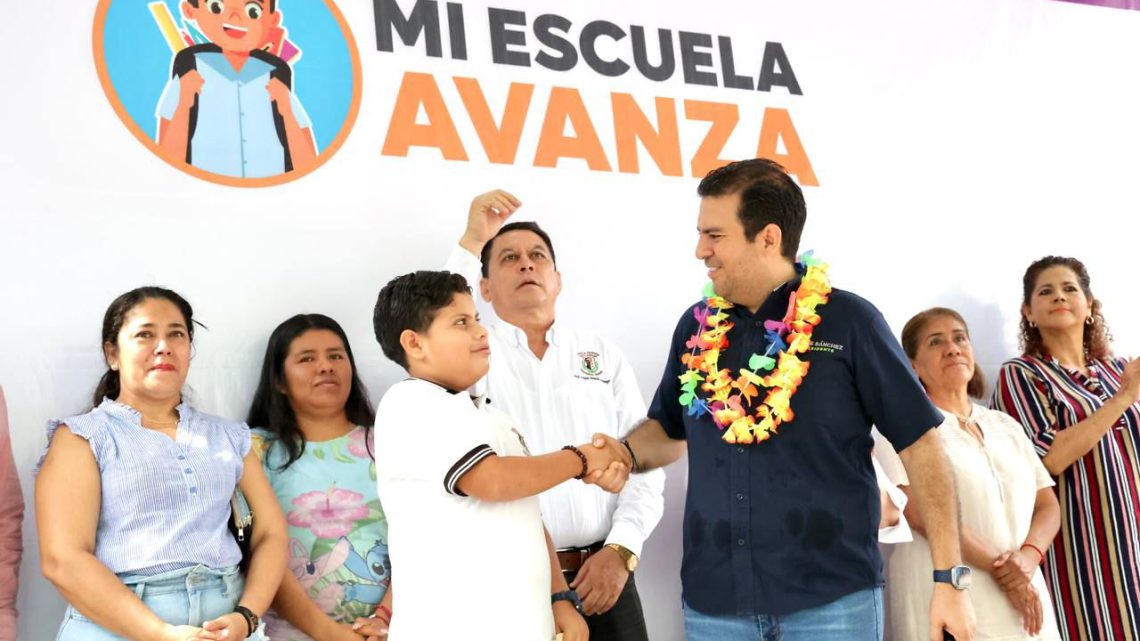 Presidente Jorge Sánchez Allec da inicio a techumbre en primaria Cuitláhuac de colonia 20 de Noviembre Presidente Jorge Sánchez Allec da inicio a techumbre en primaria Cuitláhuac de colonia 20 de Noviembre