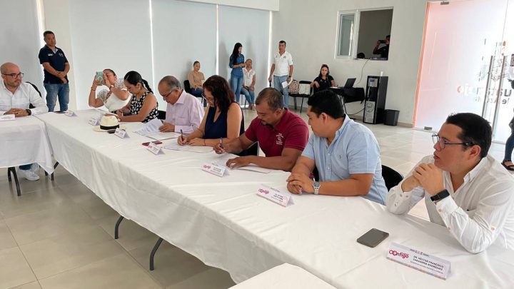 Ayuntamiento e instituciones educativas acuerdan trabajar por la salud de los jóvenes de Zihuatanejo