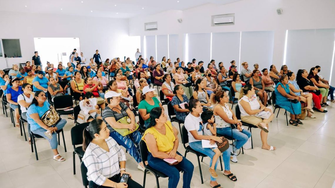 DIF Zihuatanejo inicia capacitación a 300 beneficiarias del programa “Mujer Emprende”