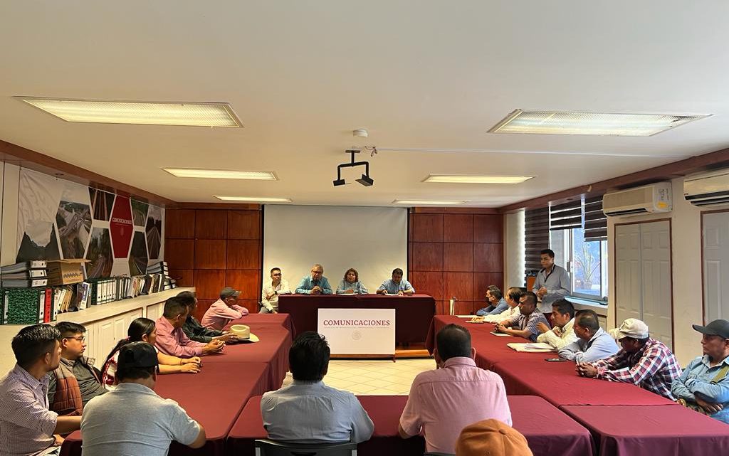 Atiende secretaria de Obras Públicas del Estado, Irene Jiménez gestiones de caminos rurales Atiende secretaria de Obras Públicas del Estado, Irene Jiménez gestiones de caminos rurales
