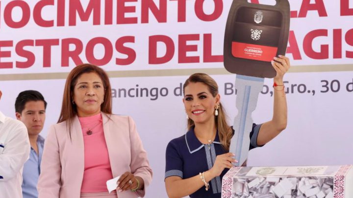 Entrega gobernadora mil equipos de cómputo a docentes del magisterio estatal del SUSPEG