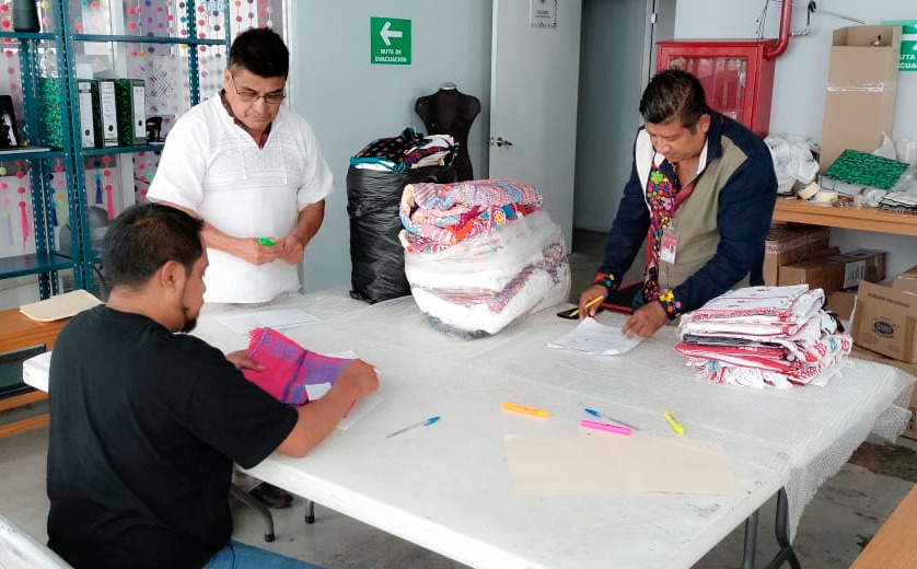 Artesanos de Guerrero se compiten en el décimo primer Concurso Nacional de Textiles y Rebozo 2023, en Chiapas