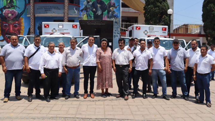 Recibe la Sierra de Guerrero, dos ambulancias de Urgencias Básicas