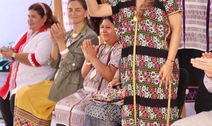 Llama gobernadora a “no regatear” y valorar el trabajo de artesanos de Guerrero