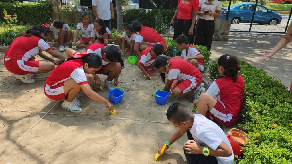 Niñas y niños asisten al Taller de Arqueología en el Centro Cultural Acapulco