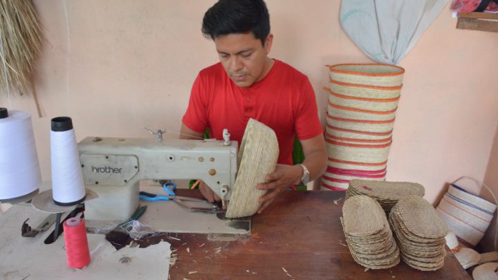SEFODECO convoca a artesanos de Chilapa a Concurso de Tejido y Torcido de Palma, Hoja de Maíz, Carrizo y Textiles