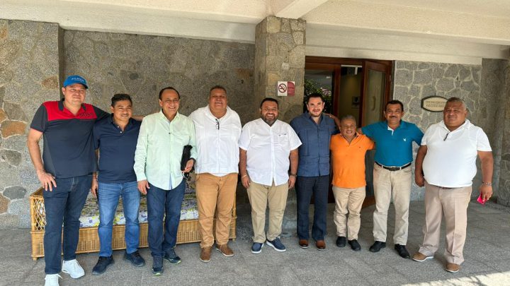 Se reúne el secretario de Gobierno, Ludwig Reynoso con líderes transportistas en Acapulco