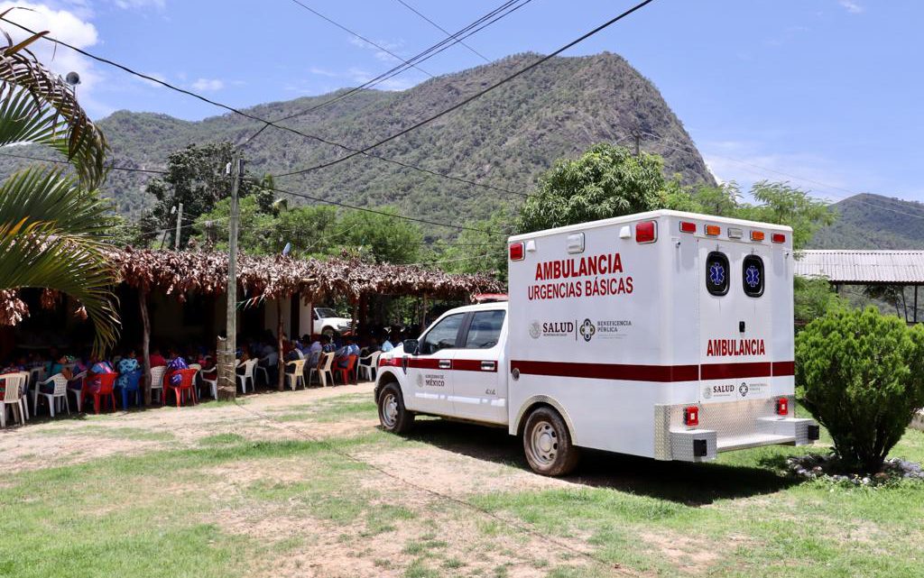 Entrega la SSG una ambulancia en Plan de Gatica; destaca Aidé Ibarez que con ella permitirá salvar vidas