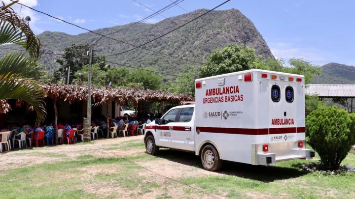 Entrega la SSG una ambulancia en Plan de Gatica; destaca Aidé Ibarez que con ella permitirá salvar vidas