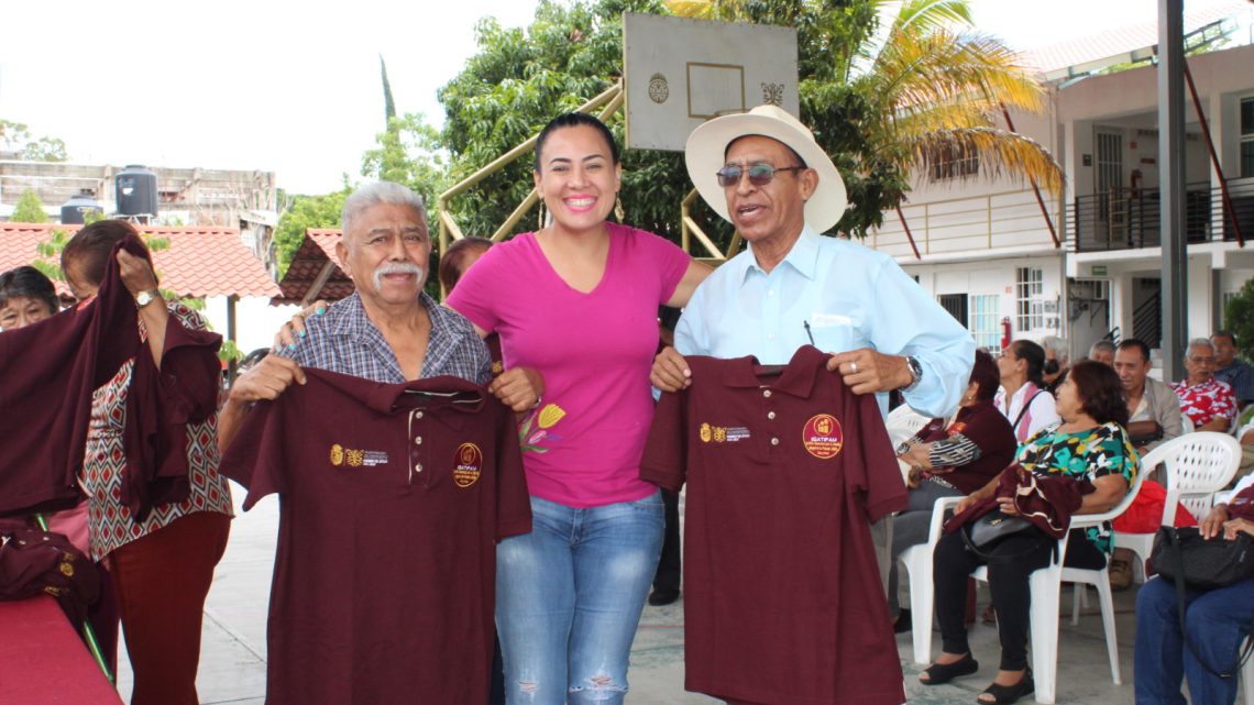 Dota el gobierno de Guerrero de uniformes y equipos de computación a alumnos inscritos al IGATIPAM Dota el gobierno de Guerrero de uniformes y equipos de computación a alumnos inscritos al IGATIPAM
