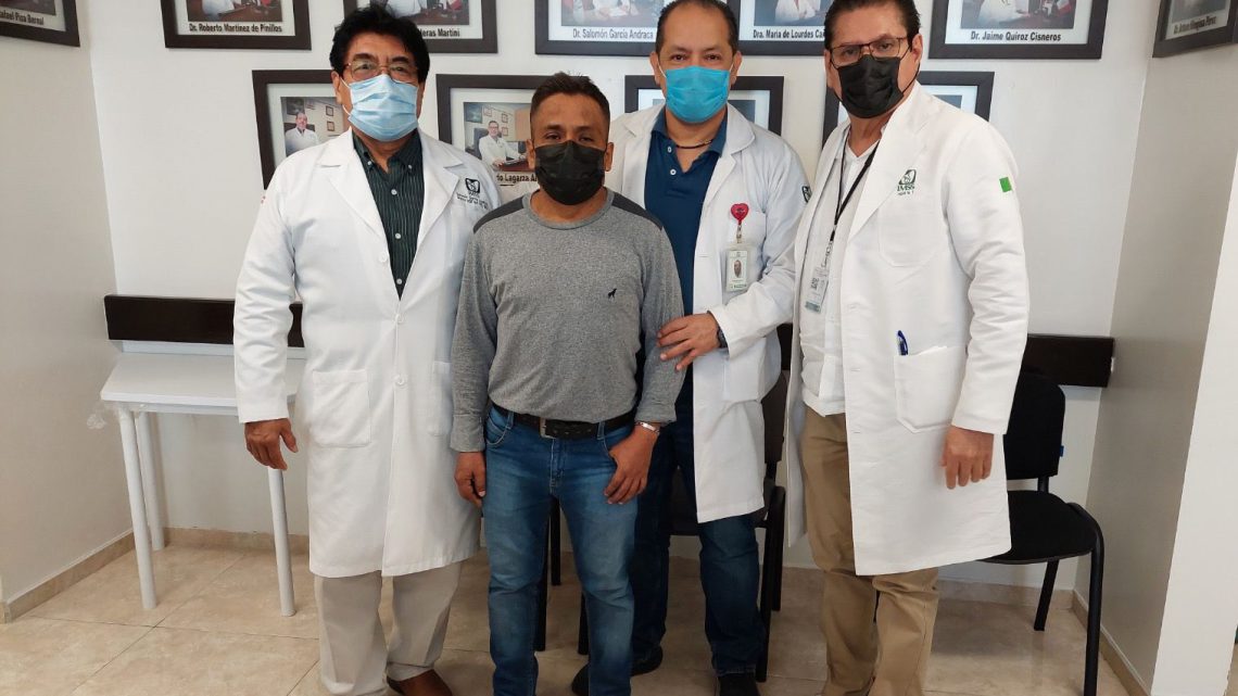 Retiran médicos del IMSS Guerrero tumoración de seis centímetros en laringe de hombre de 39 años