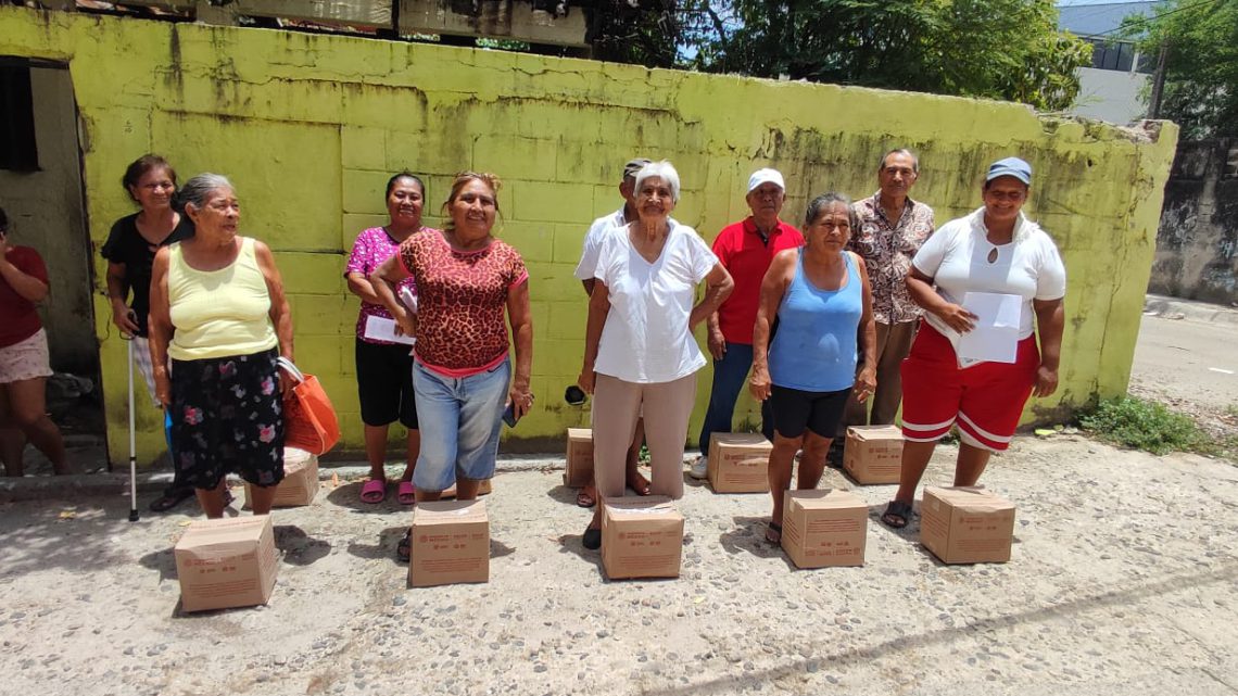 Entrega DIF Acapulco apoyo alimentario a personas con discapacidad y de la tercera edad