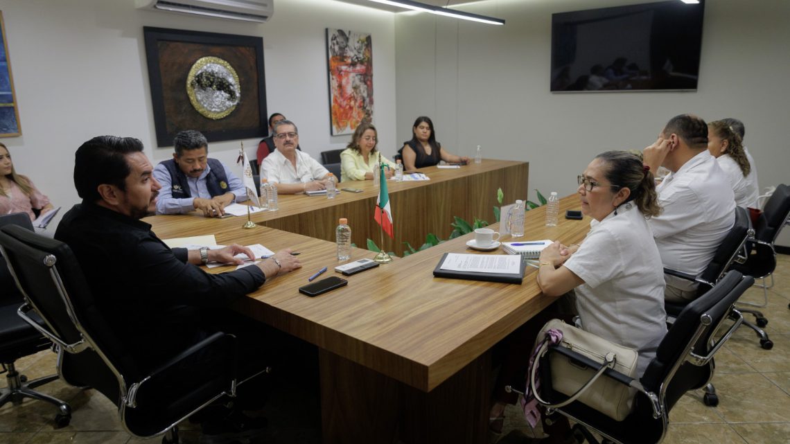 Se reúne Ludwig Marcial Reynoso con familias de Acapulco en busca de sus desaparecidos Se reúne Ludwig Marcial Reynoso con familias de Acapulco en busca de sus desaparecidos