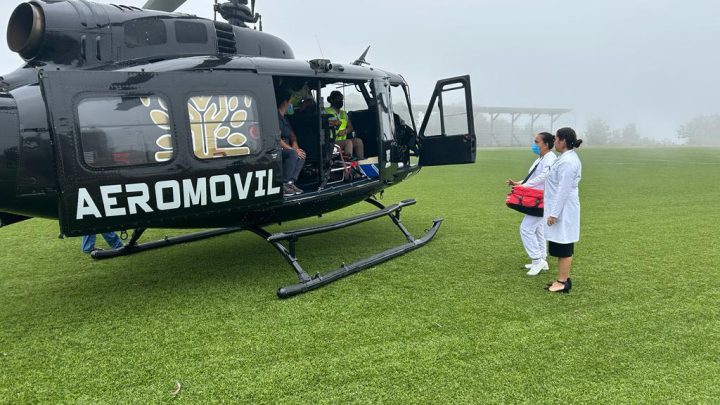 Trasladan vía aérea a menor embarazada de Tlacotepec a Chilpancingo para recibir atención médica