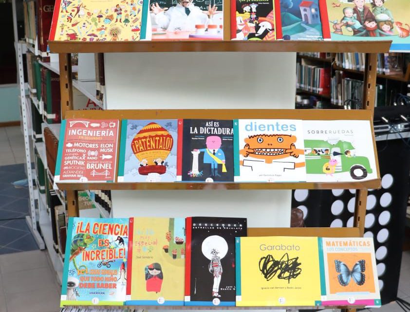 Entregan 151 Enciclopedias a Bibliotecas Públicas del estado Entregan 151 Enciclopedias a Bibliotecas Públicas del estado
