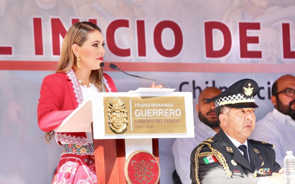 Preside Evelyn Salgado desfile por el 213 Aniversario del inicio de la Independencia de México en Guerrero