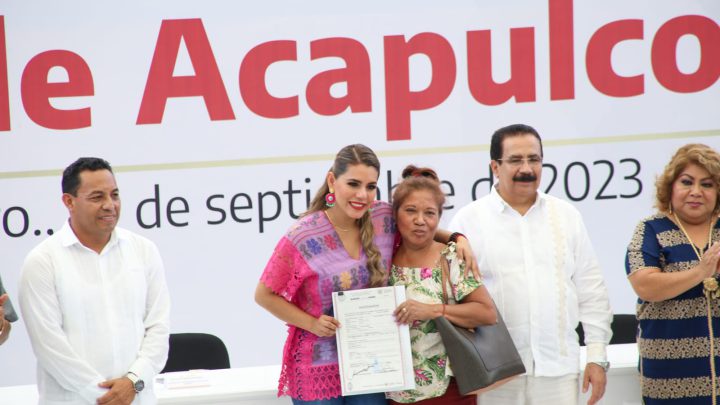 Procura Evelyn Salgado certeza patrimonial con la entrega de 430 escrituras a familias de Acapulco