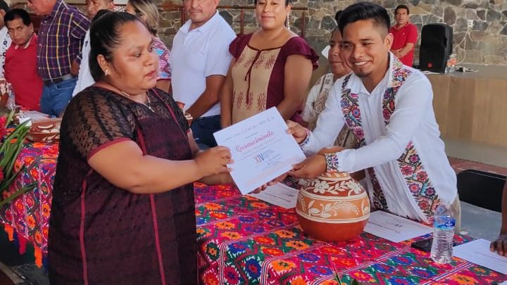 Premian a los ganadores del XV Concurso Regional de Arte Popular, Textiles Y Alfarería: SEFODECO