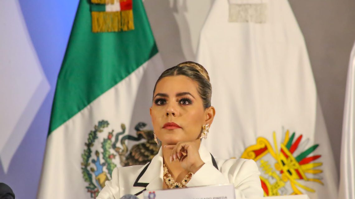 Asiste Evelyn Salgado a la toma de posesión de Javier Saldaña Almazán como rector de la UAGro Asiste Evelyn Salgado a la toma de posesión de Javier Saldaña Almazán como rector de la UAGro