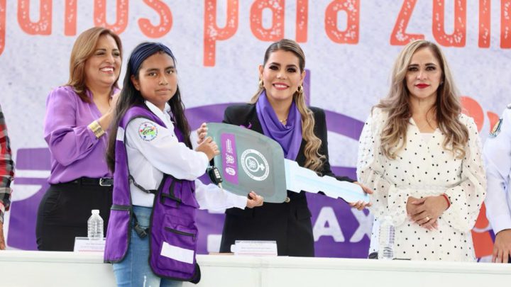 Evelyn Salgado pone en operación Transporte Violeta en Zumpango del Río