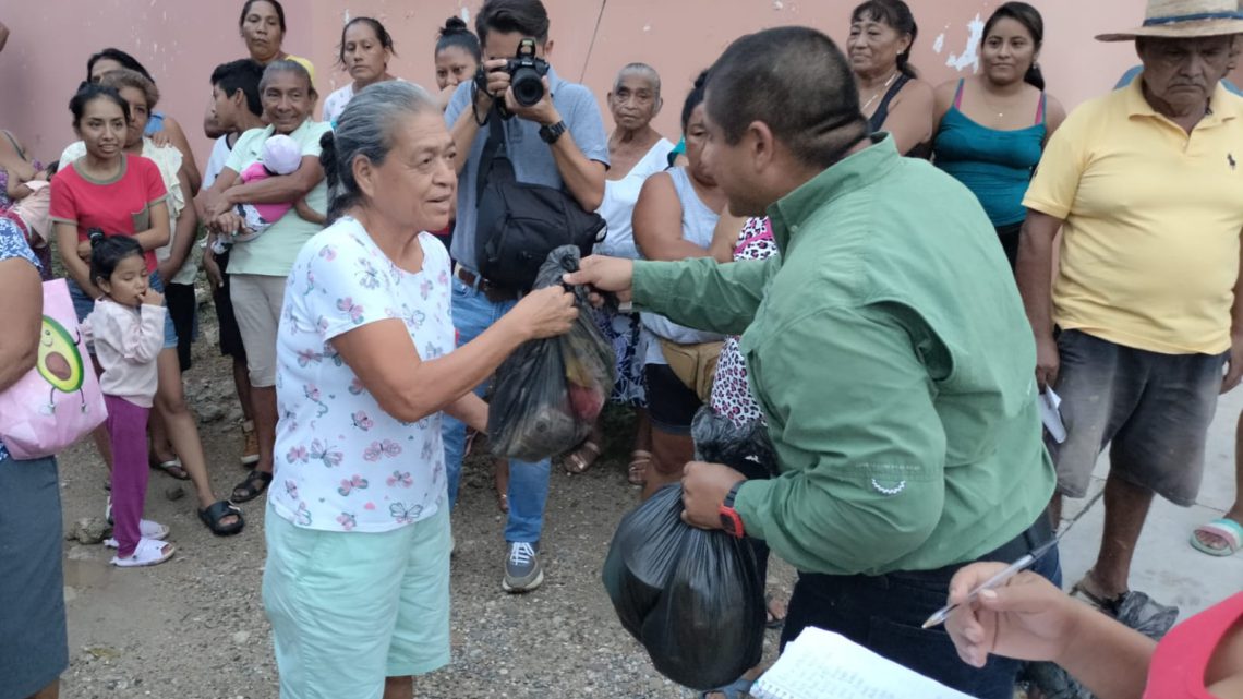 Cumple Jacko Badillo con los acapulqueños; entrega apoyos a familias afectadas por lluvias Cumple Jacko Badillo con los acapulqueños; entrega apoyos a familias afectadas por lluvias